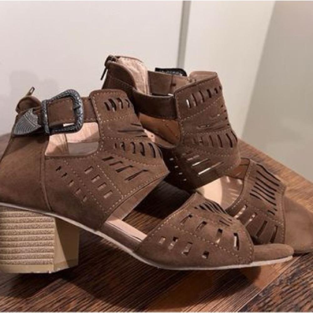 Women’s shoes